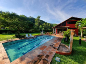 Hermosa casa con piscina en Honda
